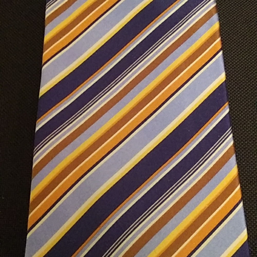 Brioni Silk Tie, Handmade in Italy. Like New Condition